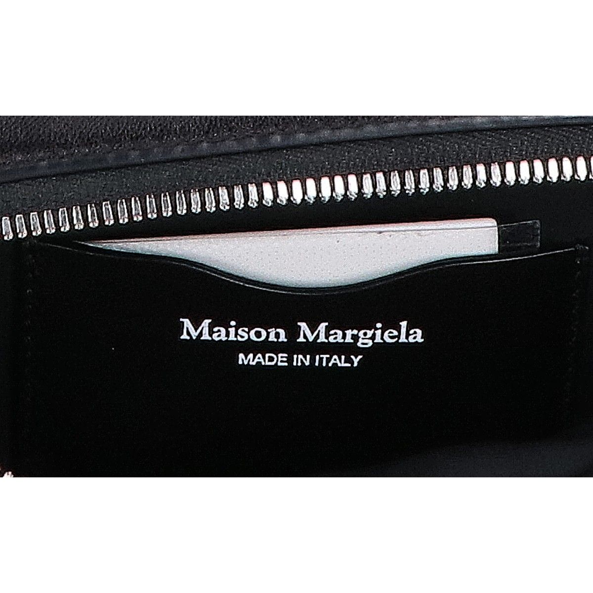 Maison Margiela メゾンマルジェラ 25AW SB1WG0065 GLAM SLAM/グラムスラム エンブロイダリー トラペゾイド シープスキン 2WAYショルダーバッグ Maison Margiela メゾンマルジェラ 25AW SB1WG0065 GLAM SLAM/グラムスラム エンブロイダリー トラペゾイド シープスキン 2WAYショルダーバッグ