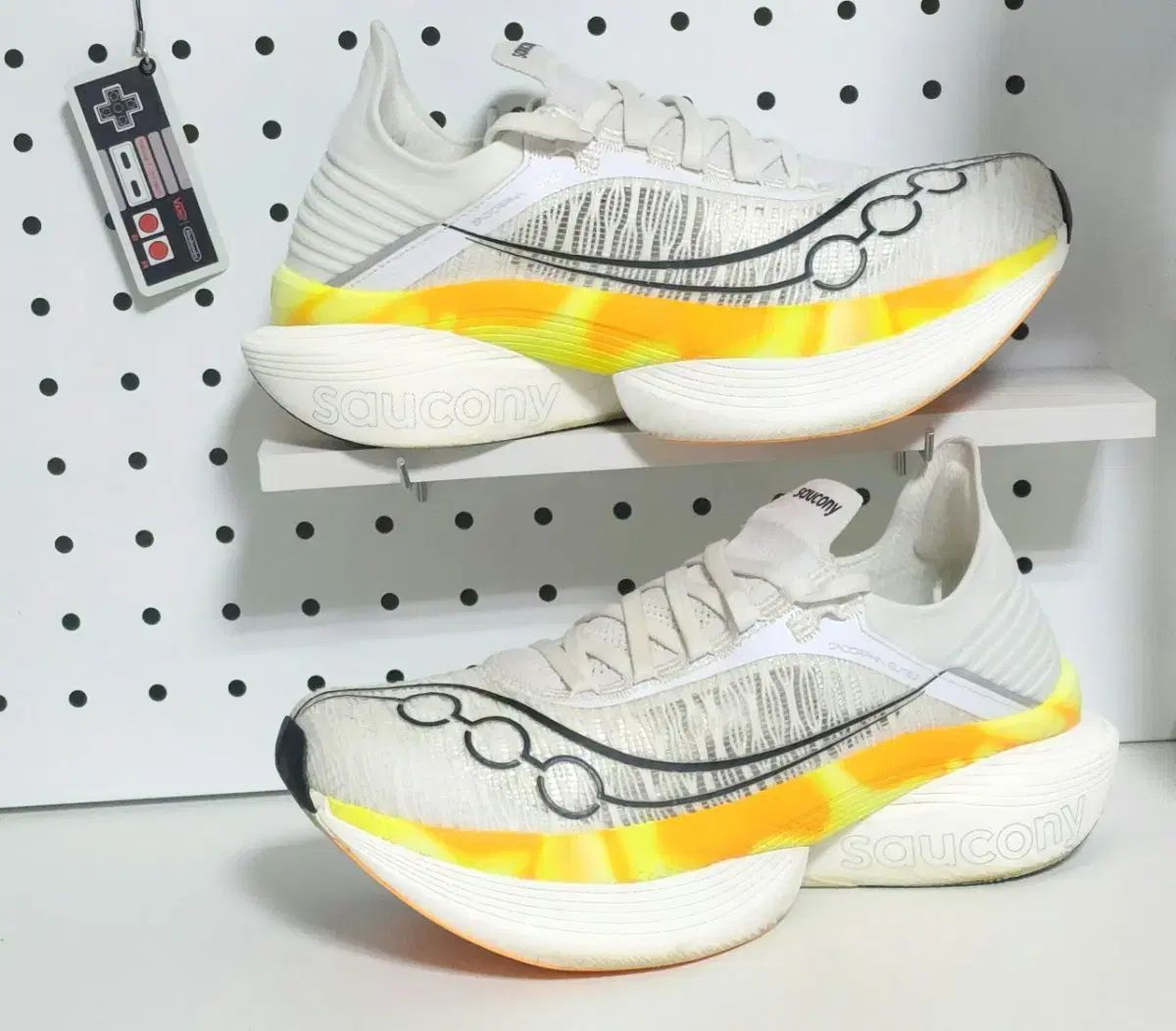 Saucony サッカニー エンドルフィン エリート 2 白 265mm