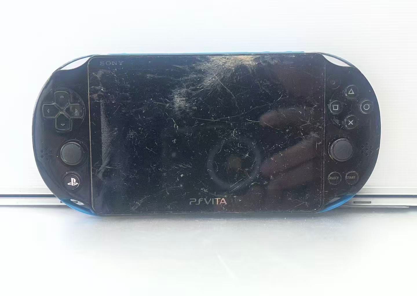 ジャンク品　PS Vita 本体 Wi-Fiモデル PCH-2000