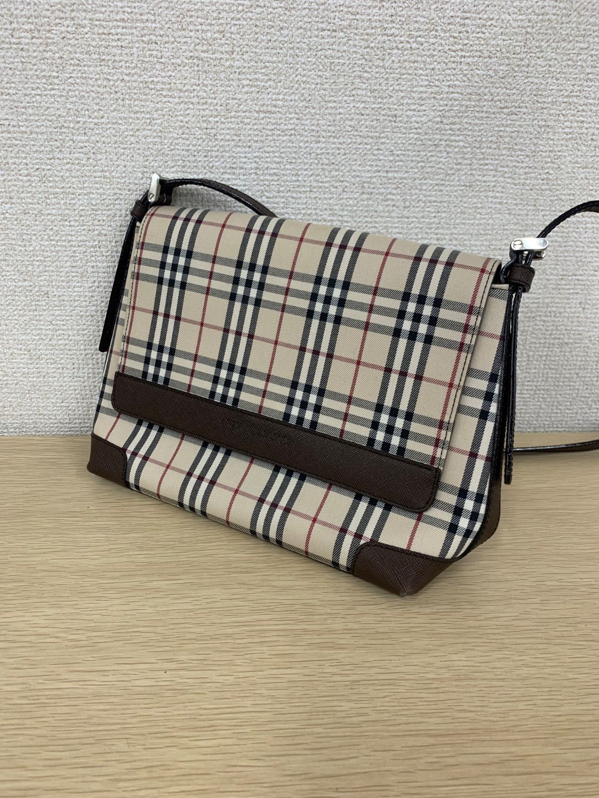 ％BURBERRY バーバリー　ノバチェック　ショルダーバッグ　ユニセックス 角スレあり【バッグ】【10】