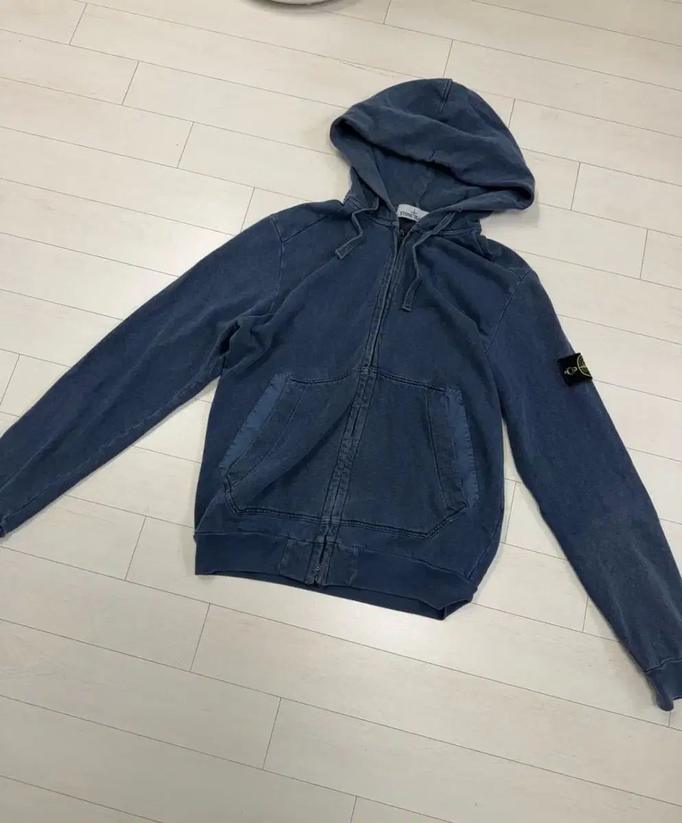 STONE ISLAND ストーンアイランド ネイビー フードジップアップ L サイズ