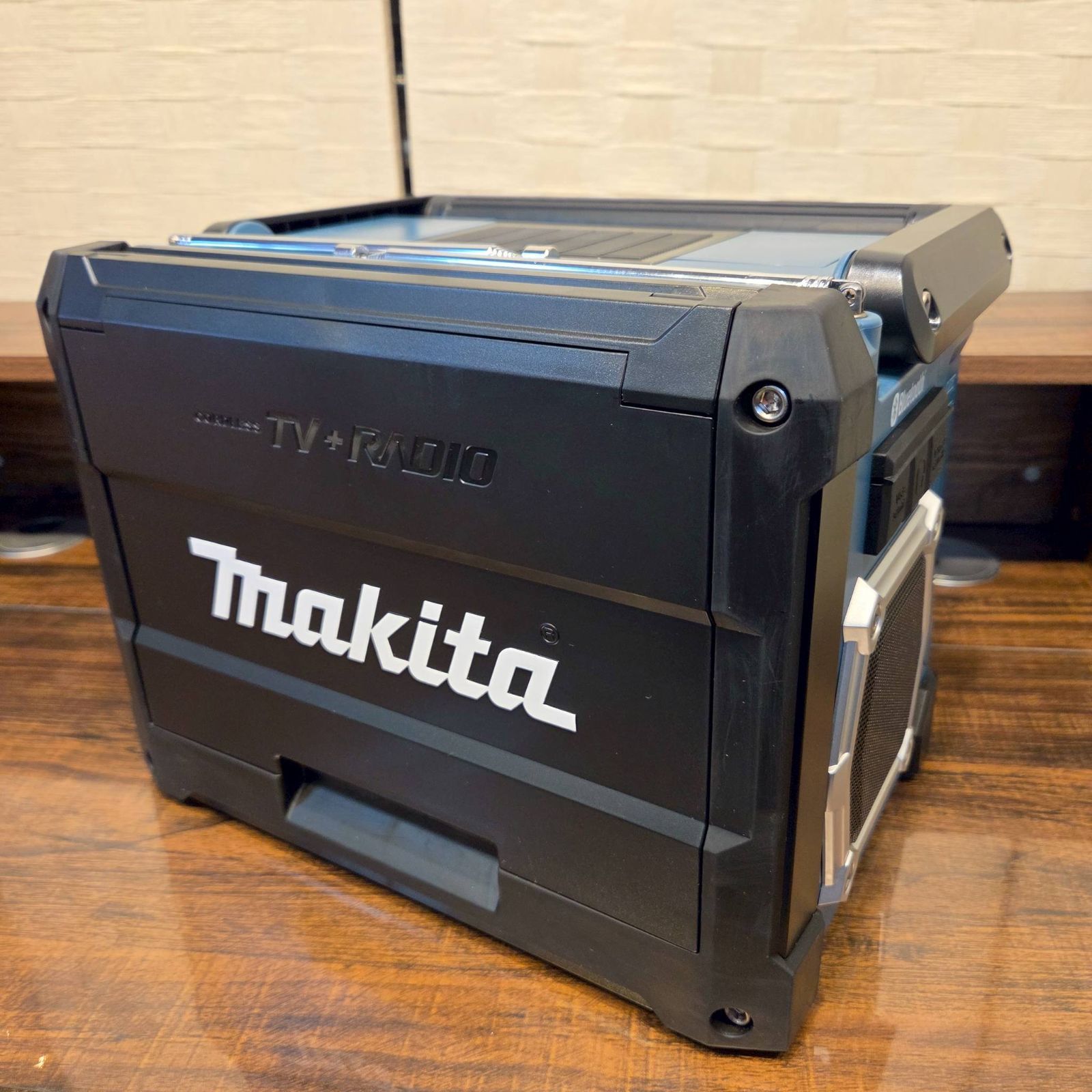 makita マキタ 10V液晶 充電式ラジオ付テレビ TV100 ポータブルテレビ防水仕様 アウトドア ◇