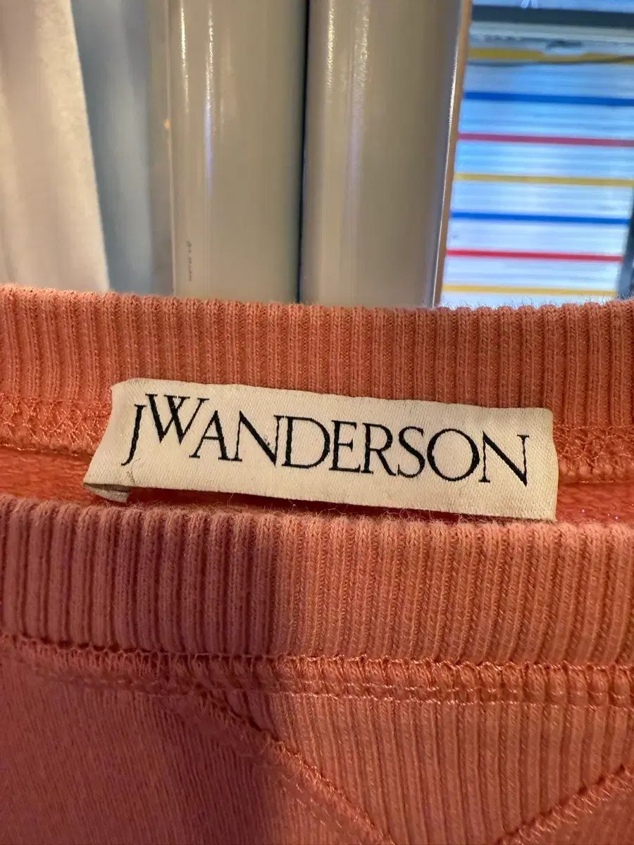 JW Kinloch Anderson(キンロックアンダーソン) ピンク 刺繍 ロゴ スウェットシャツ