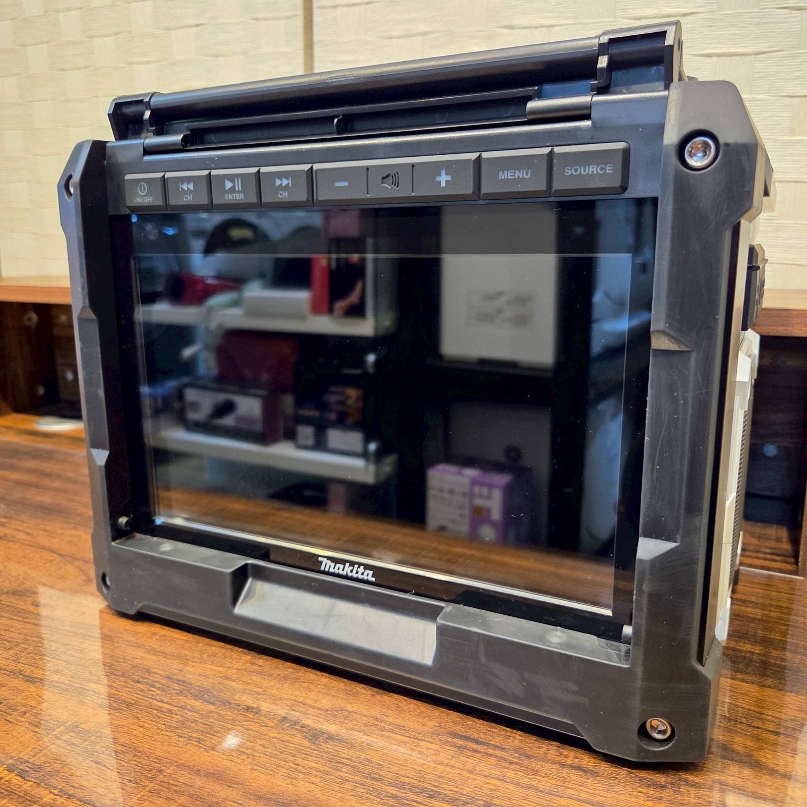 値下げしました※ マキタ 10V液晶 充電式ラジオ付テレビ TV100 