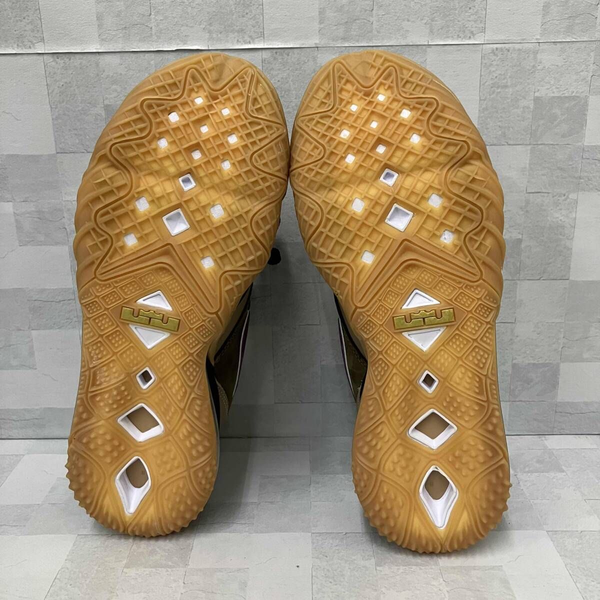 NIKE LEBRON 18 XVII LOW Viotech Atomos コラボ ナイキ レブロン CW3153-200 ブラウン パープル 26.5cm 箱あり インソール欠損 NIKE LEBRON 18 XVII LOW Viotech Atomos コラボ ナイキ レブロン CW3153-200 ブラウン パープル 26.5cm 箱あり インソール欠損