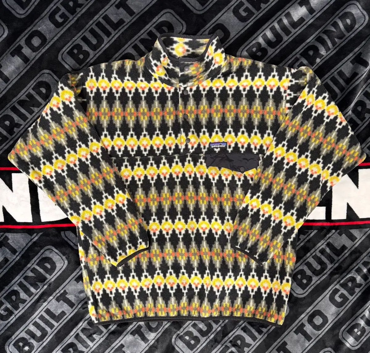 パタゴニア Synchilla(シンチラ) スナップ Tシャツ フール オーバ フォレスト カーペット ブラック GOLD