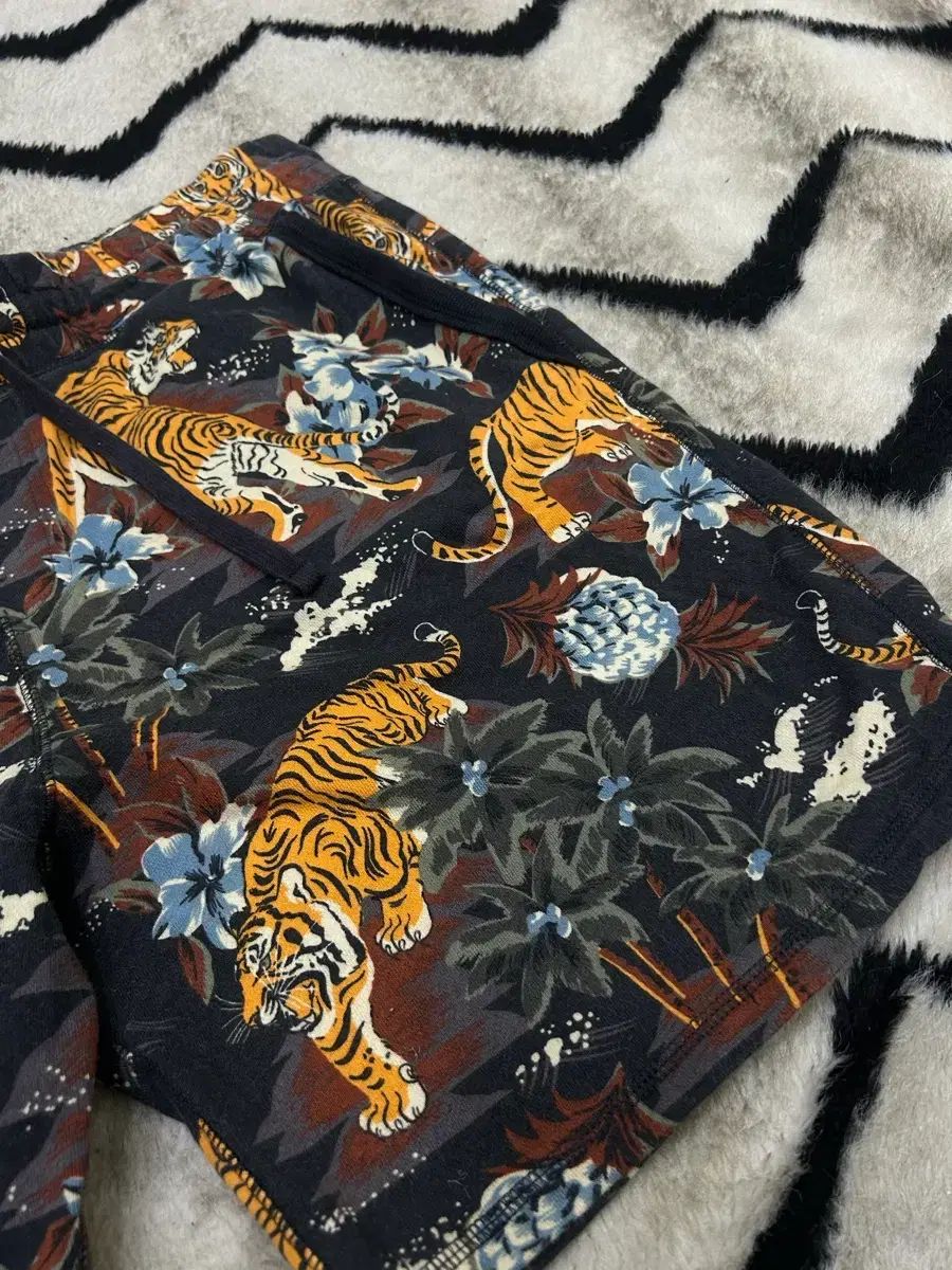 XL H&M タイガース コットン ハーフパンツ