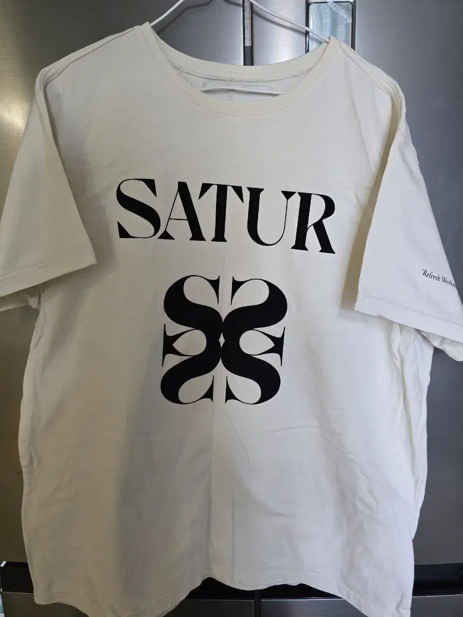 SATUR 白 Tシャツ