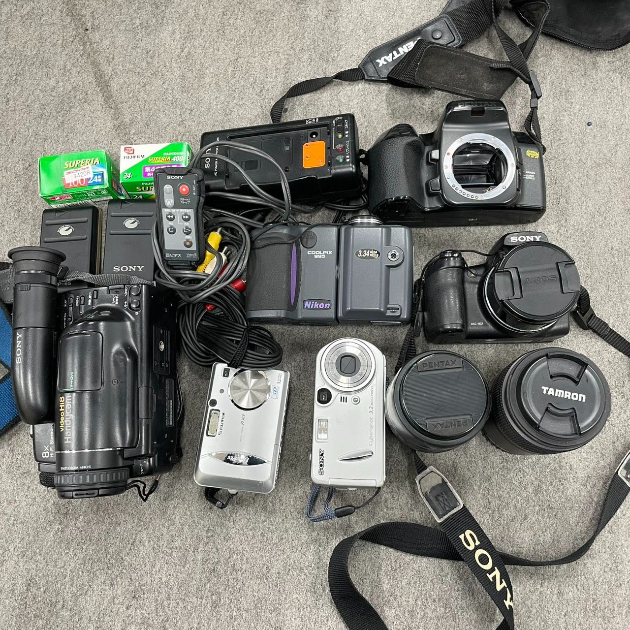 カメラ まとめ売り 一眼レフ デジカメ ビデオカメラ レンズ ケーブル フィルム SONY PENTAX FUJIFILM