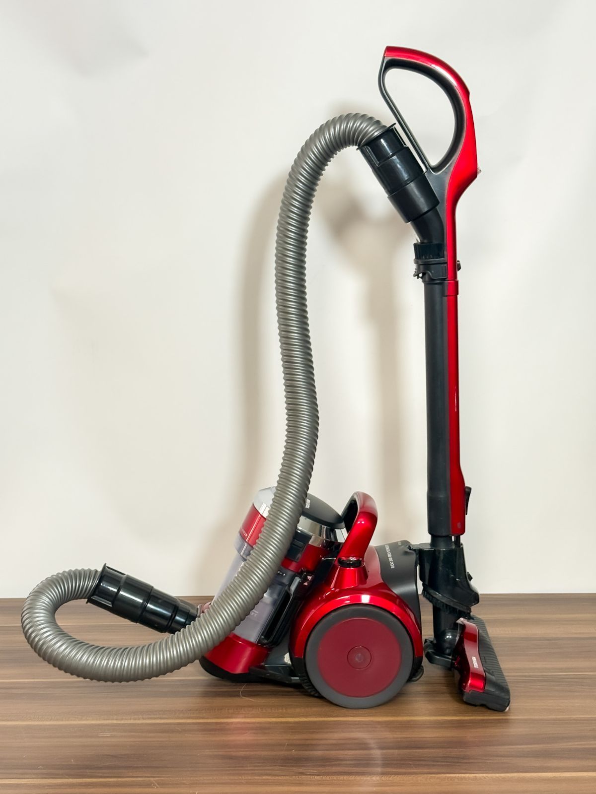 東芝 サイクロン掃除機 VC-SG514 2018年製 レッド 動作確認済 - メルカリ