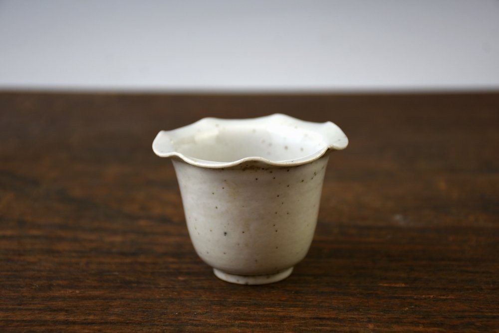 【蔵A6378f】古美術 古伊万里 白磁輪花猪口 中期 鳥取白磁コレクター買取品!