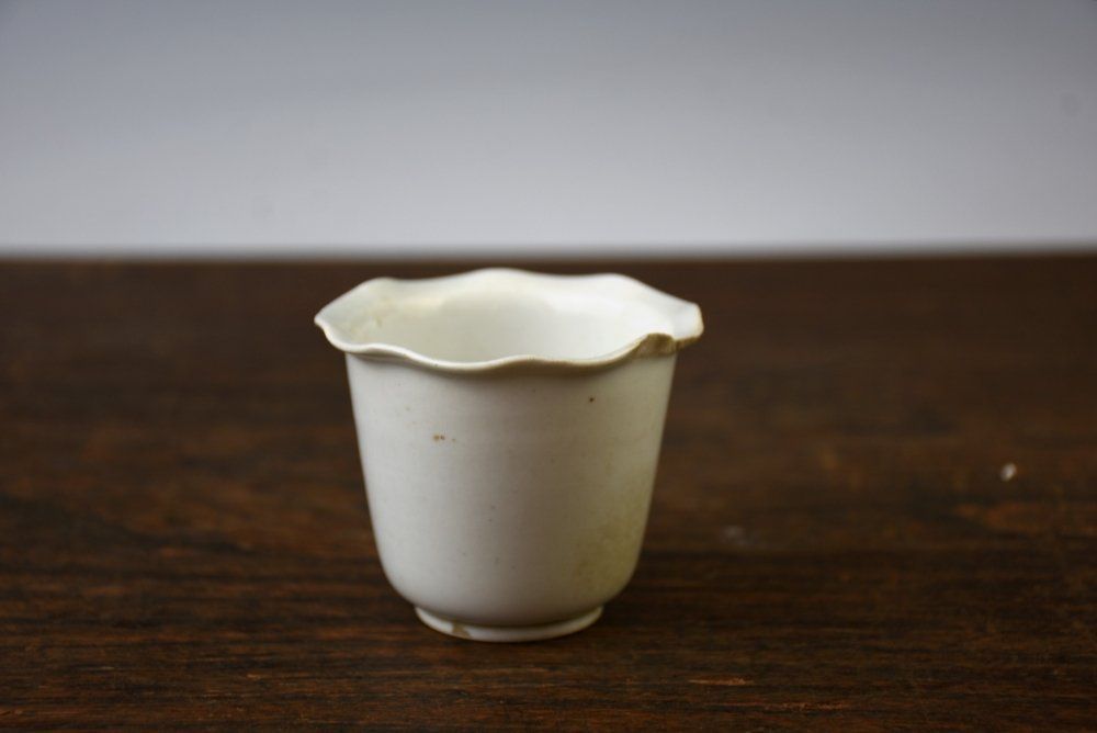 【蔵A6378e】古美術 古伊万里 白磁輪花猪口 中期 鳥取白磁コレクター買取品!