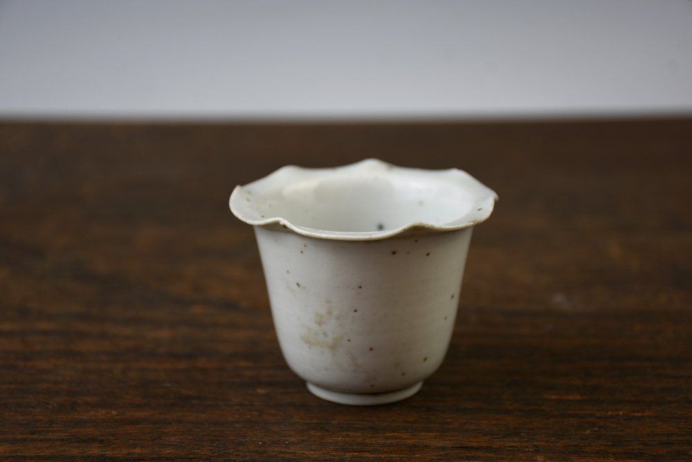 【蔵A6378b】古美術 古伊万里 白磁輪花猪口 中期 鳥取白磁コレクター買取品!