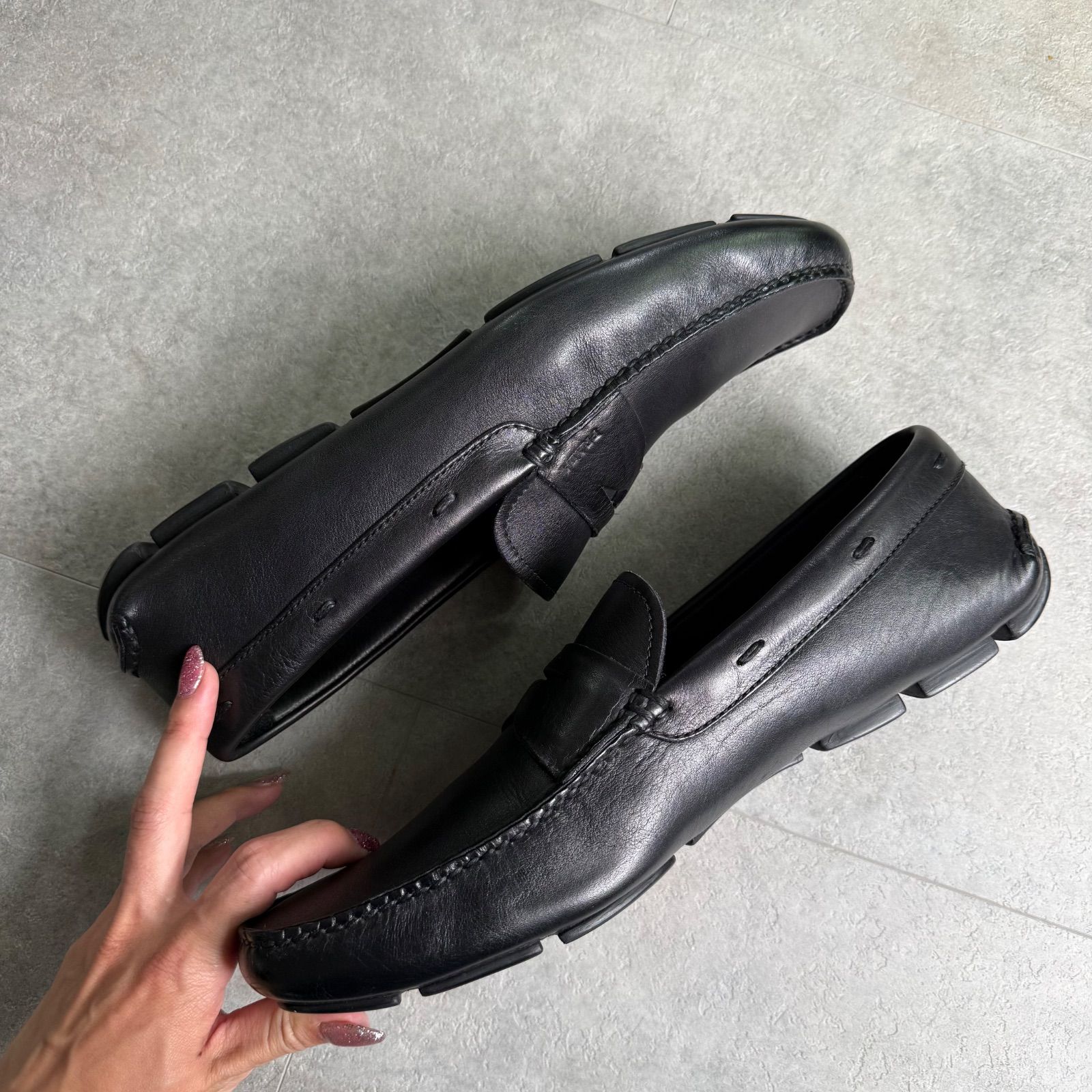 品質保証，定番 美品 PRADA プラダ ロゴレザーローファー ブラック 黒