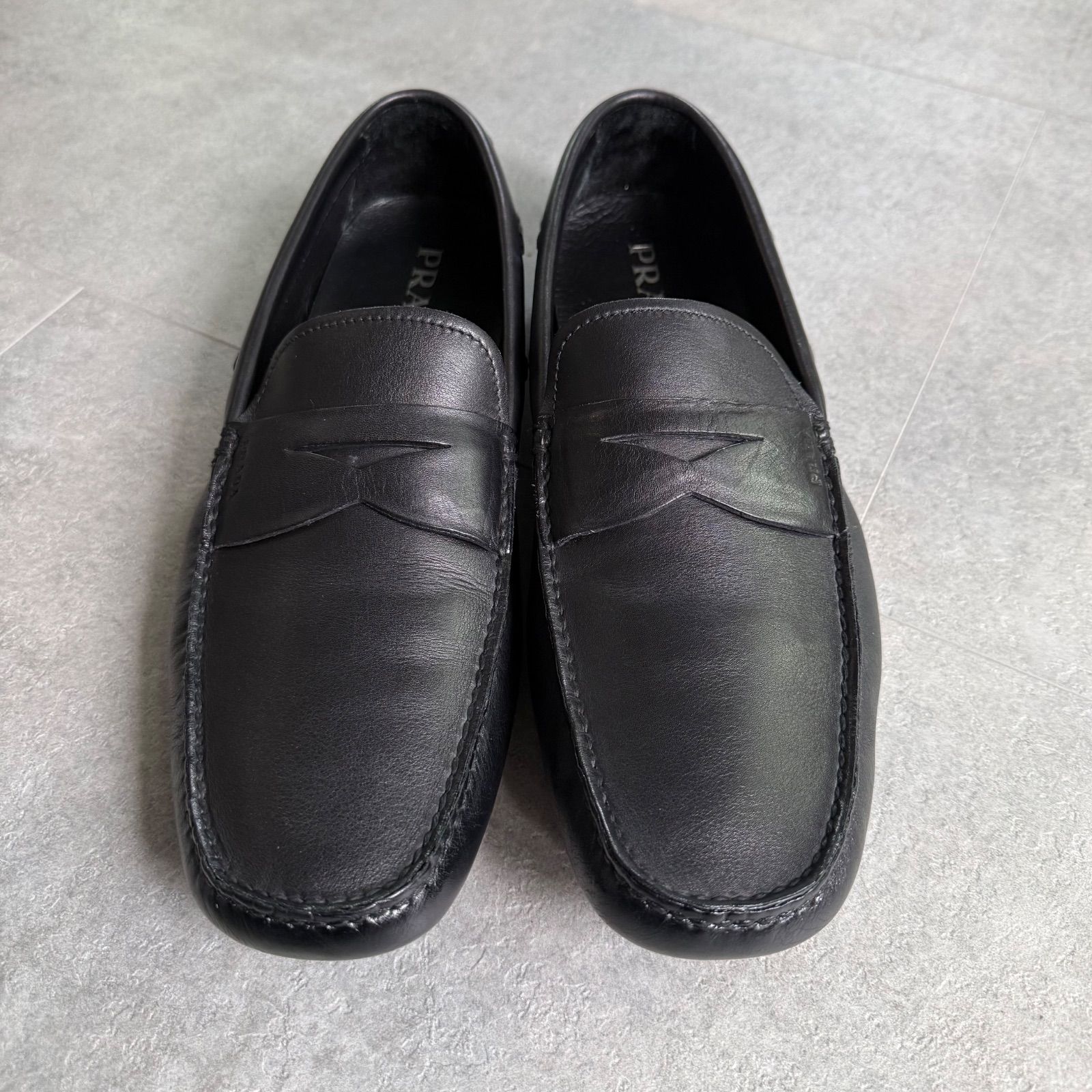 品質保証，定番 美品 PRADA プラダ ロゴレザーローファー ブラック 黒