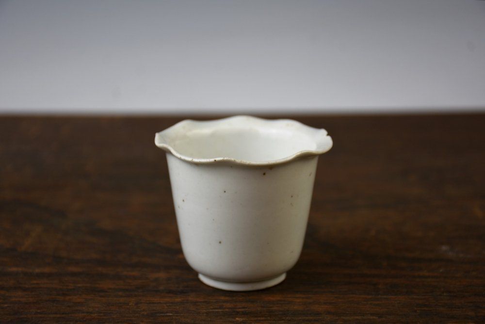 【蔵A6378a】古美術　古伊万里　白磁輪花猪口　中期　鳥取白磁コレクター買取品！