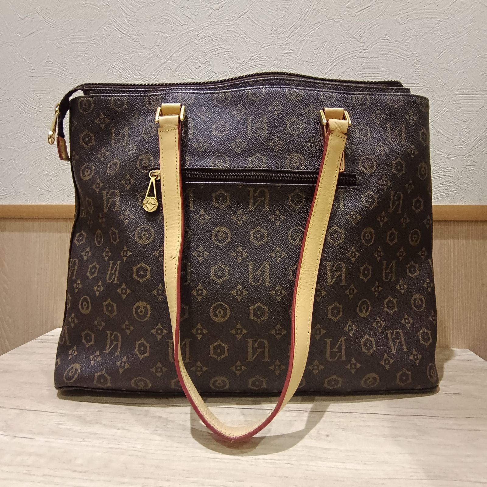 ☆ ​UGO VALENTINO ウゴ ヴァレンティノ トートバッグ モノグラム A4可 