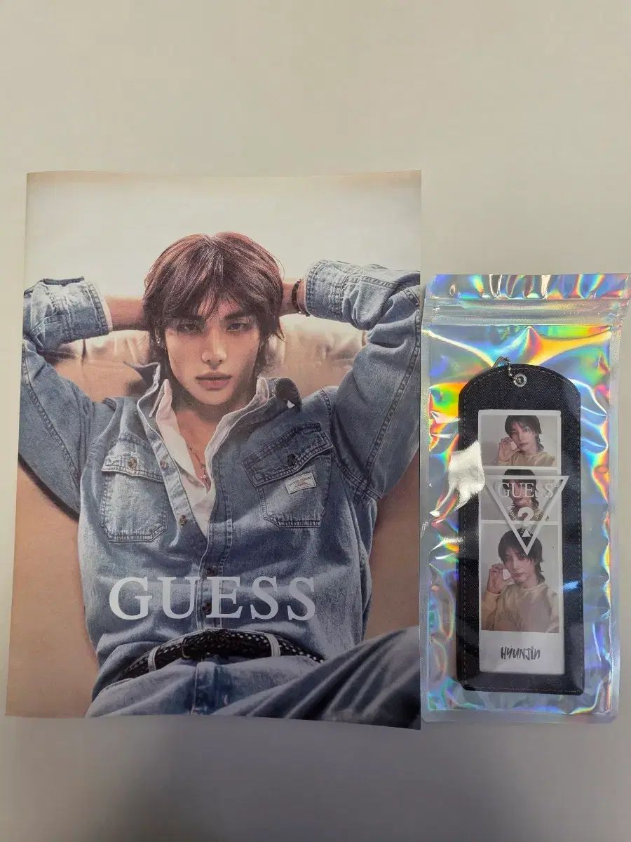 Stray Kids(ストレイキッズ・スキズ・SKZ) ヒョンジン(HYUNJIN) GUESS(ゲス) カタログ キーホルダー セット