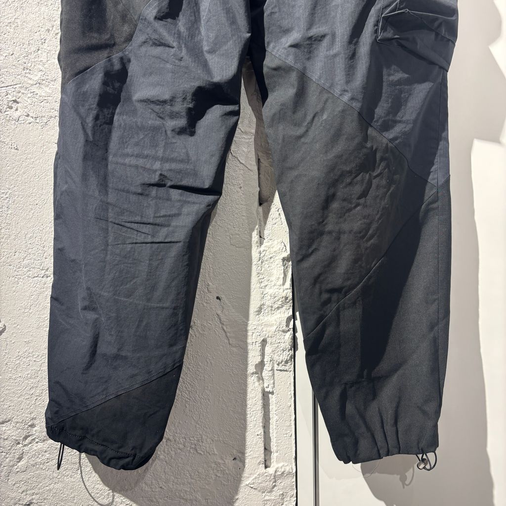 sacai サカイ Hank Willis Thomas イージーパンツ 21-02449M ブラック