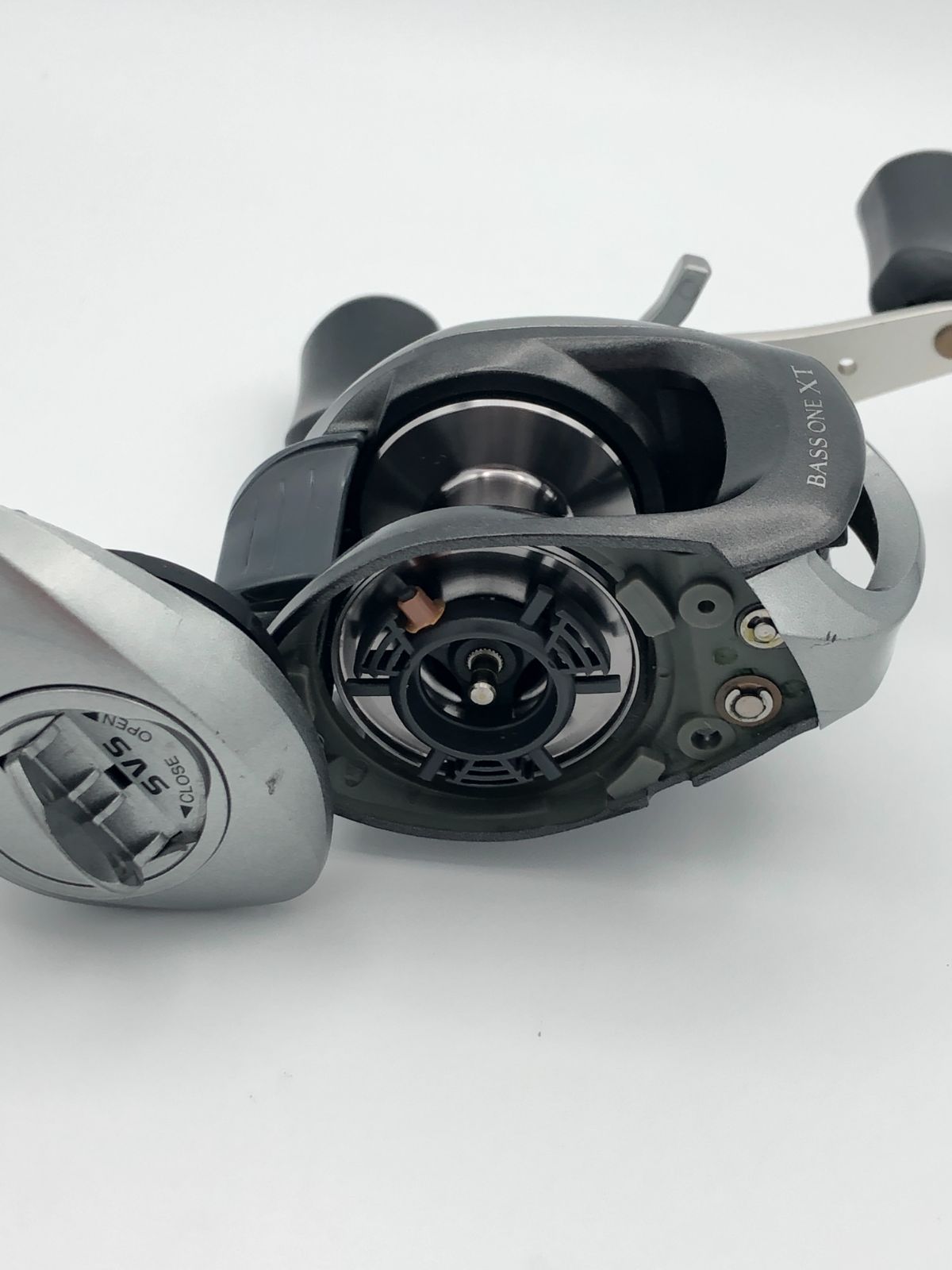 ヘッドスパ 難あり シマノ バスワンXT ベイトリール 左巻 レフトハンドル SHIMANO