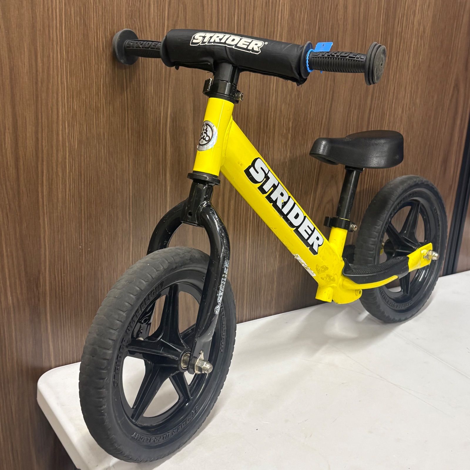 STRIDER ストライダー バランスバイク 12スポーツ イエロー 黄 - メルカリ
