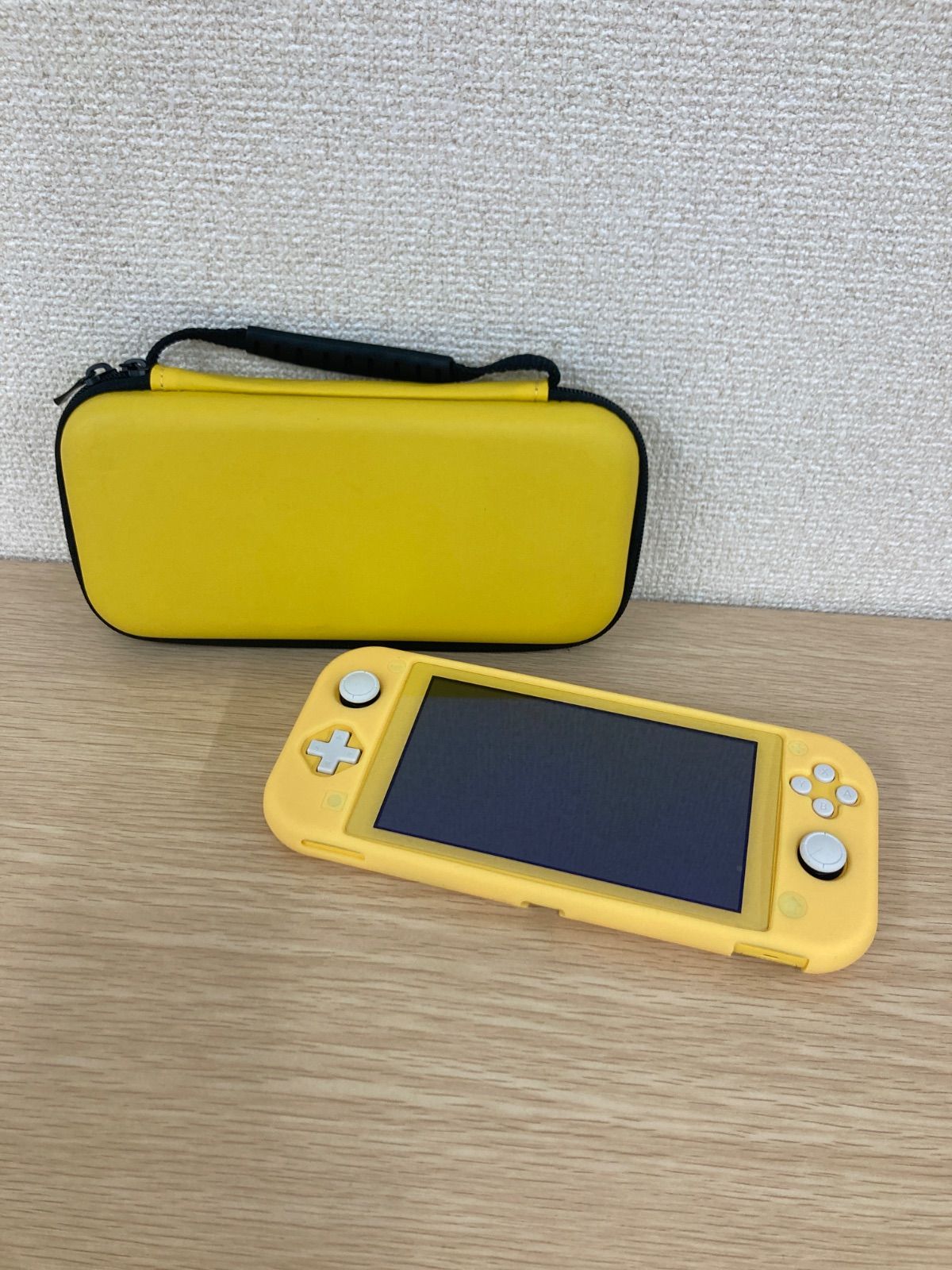 ！【通電動作未確認】Nintendo Switch lite 本体 スイッチ ライト イエロー 黄色 シリコンカバー ケース付き【ゲーム機本体】【10】