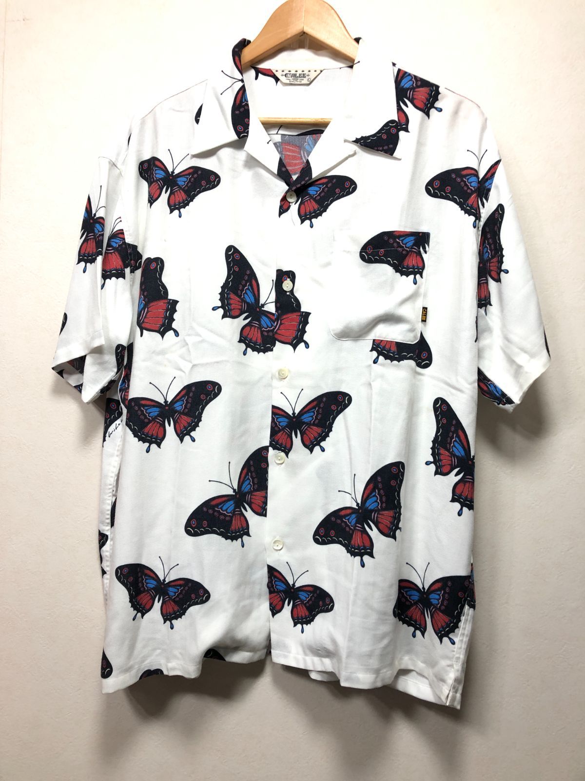 シャツ 045080 CALEE MIHO MURAKAMI CL BUTTERFLY 045080 CALEE MIHO MURAKAMI CL BUTTERFLY PATTERN S/S SHIRT L