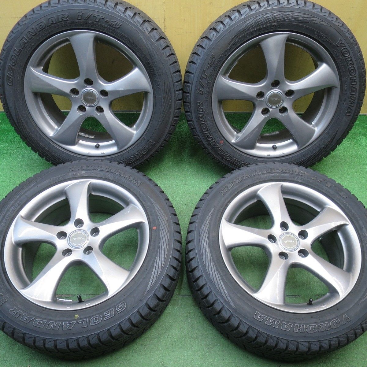 バリ溝！23年！キレイ！9.5分☆スタッドレス 215/60R17 ヨコハマ 