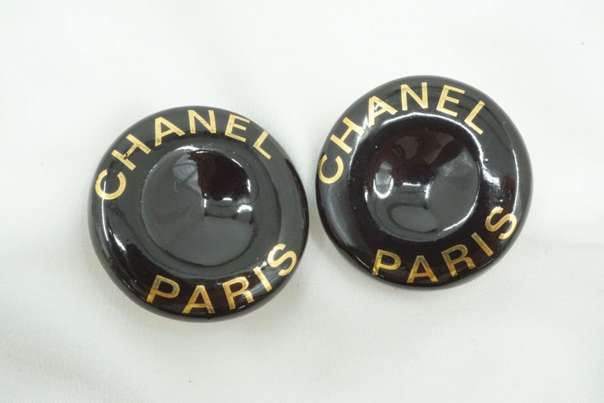 シャネル ヴィンテージ 97P イヤリング ロゴ ラウンド型 大ぶり アクセサリー メッキ 黒 ブラック 金 ゴールド CHANEL 6359j