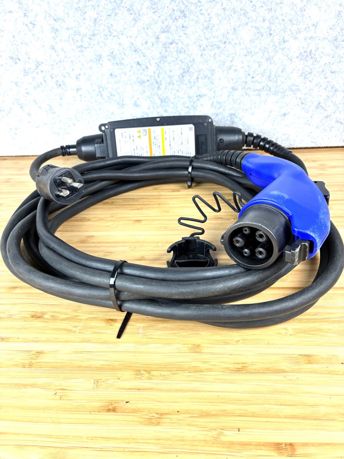 【中古品】TOYOTA電気自動車専用充電ケーブル6ｍ