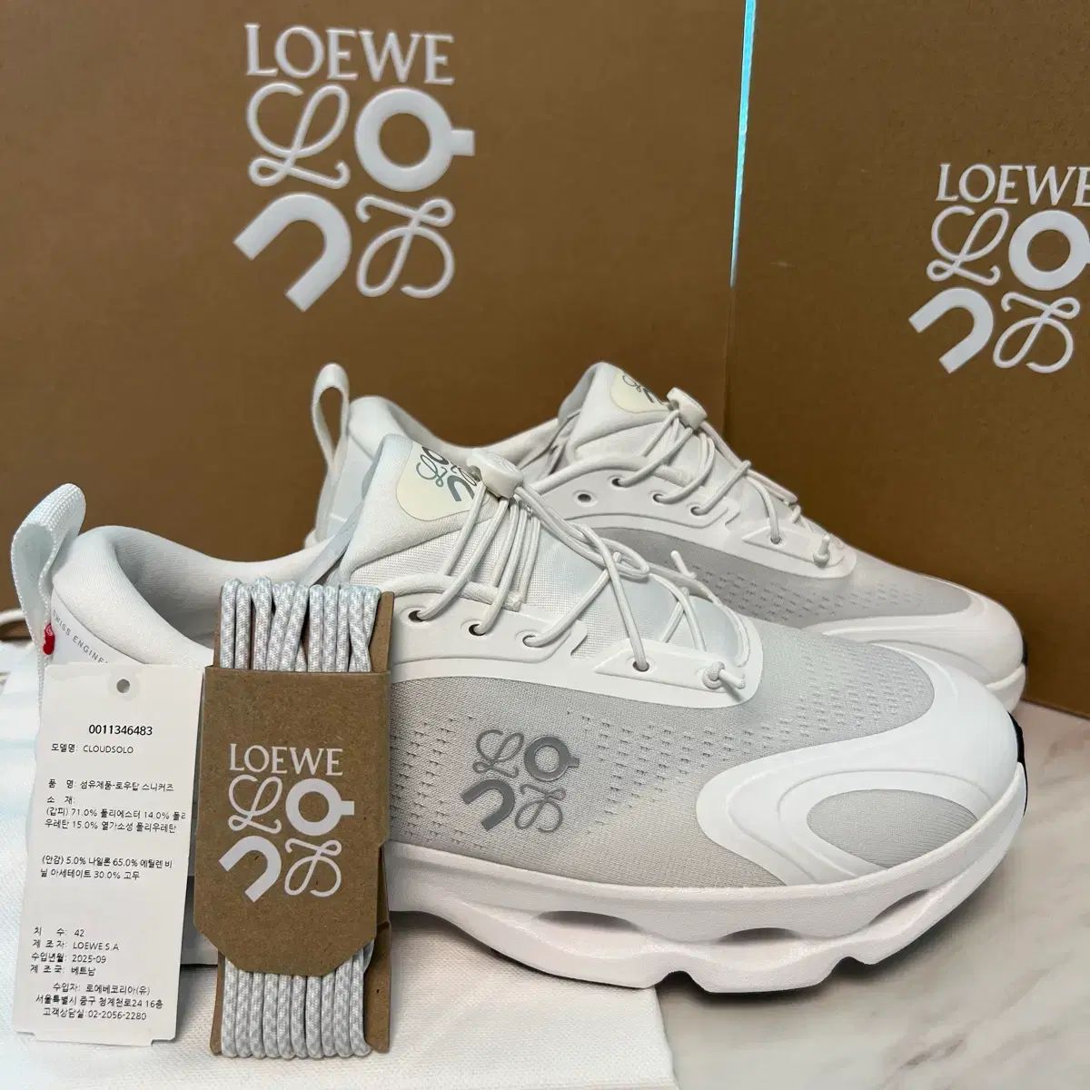 (新品) LOEWE オンランニング クラウドソロ 白 42