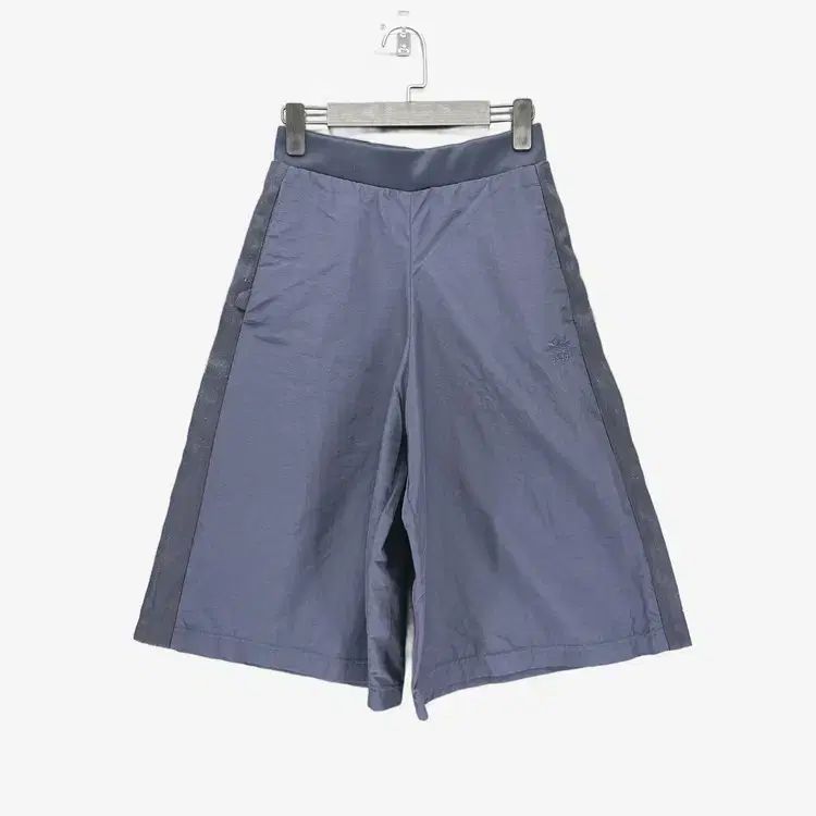 (85) adidas レディース ネイビー ハーフパンツ