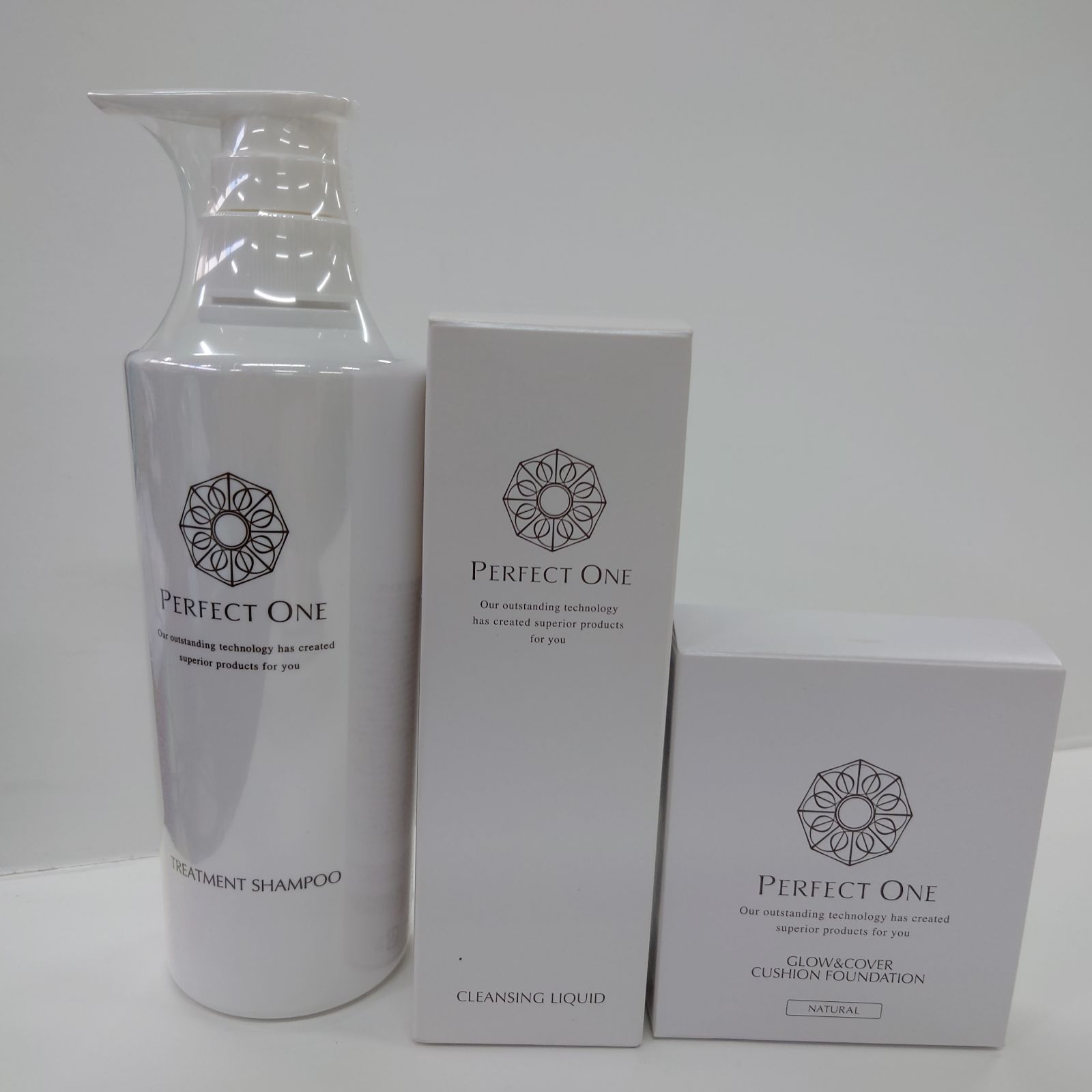 F3227 PERFECT ONE パーフェクトワン トリートメントシャンプーa 400ml・クレンジングリキッド 150ml・グロウ&カバークッションファンデーション ナチュラル レフィル パフ付き 14g 計3点セット