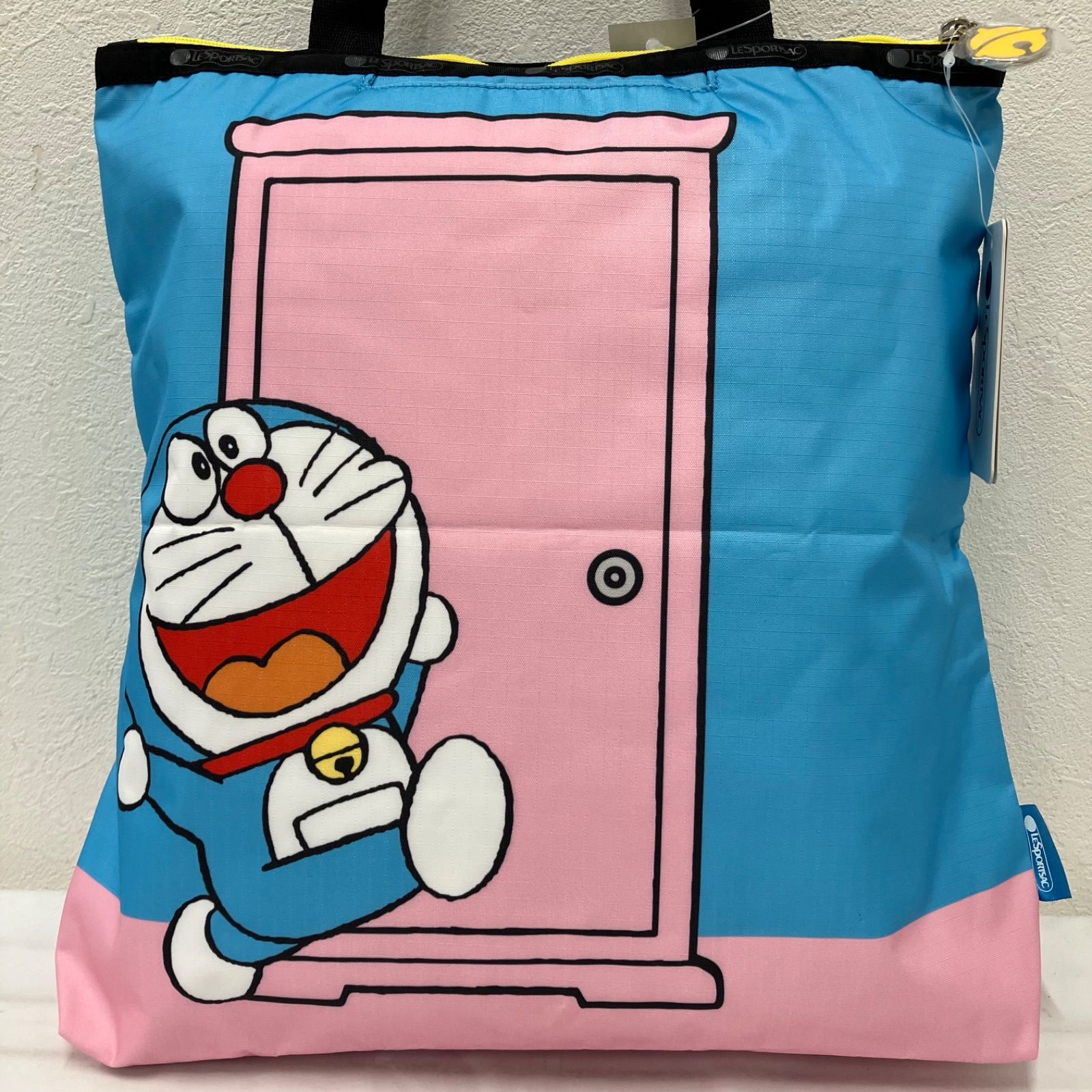 3129　LeSportsac　レスポートサック　タグ付き　ドラえもん　コラボ　トートバッグ　どこでもドア　50周年　レディース　軽量　シンプル　カジュアル　水色　ピンク　ANYWHERE DOOR TOTE