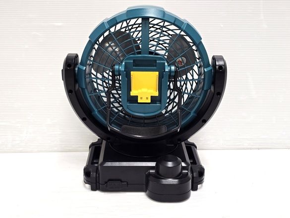 中古品】 マキタ makita 充電式ファン DCモーター CF102D 2019年製