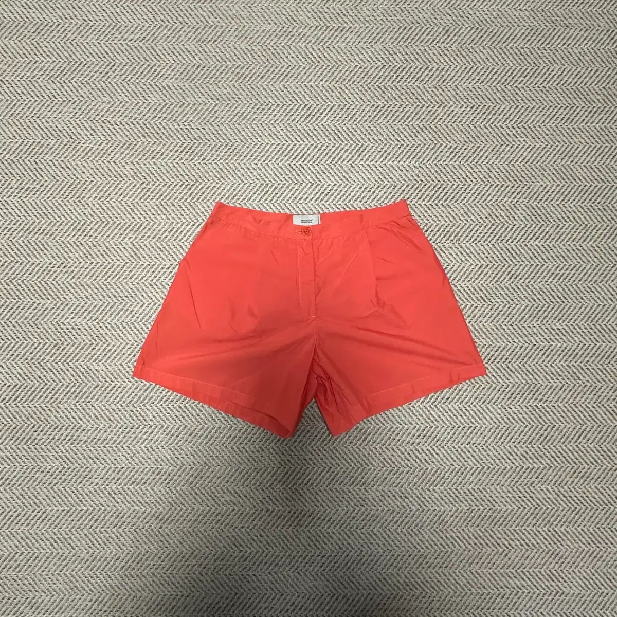 FENDI イタリア製ショートパンツ