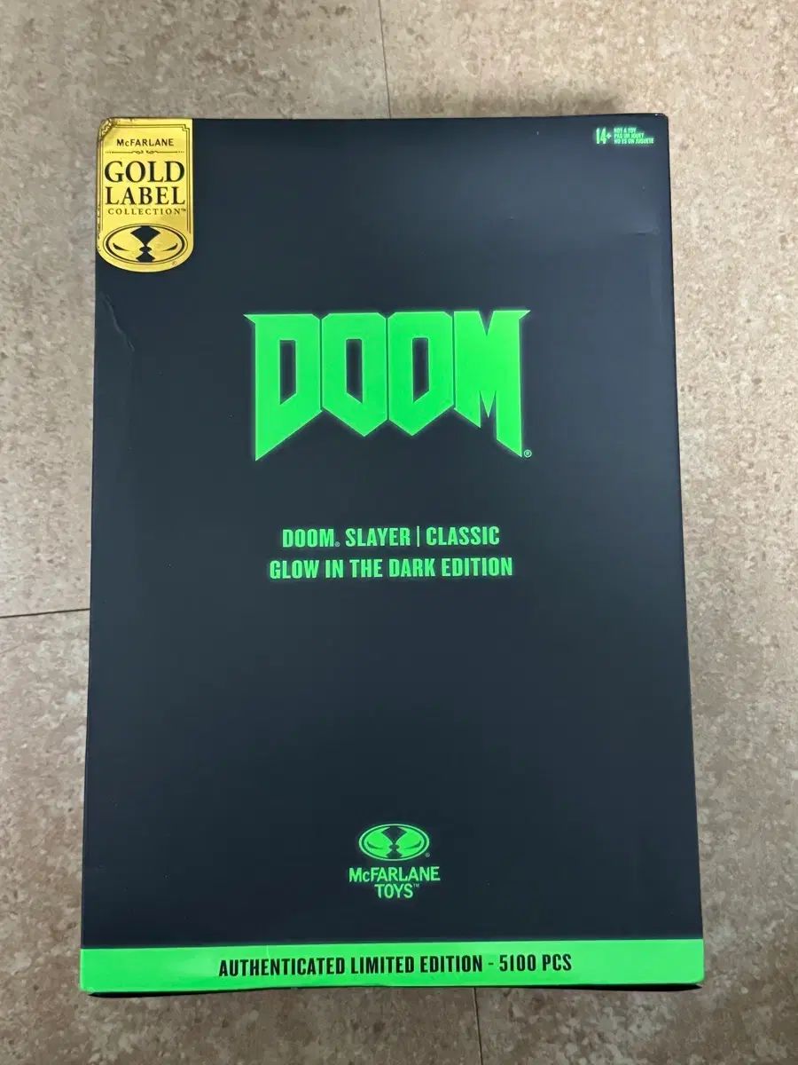 マクファーレン DOOM SLAYER GOLD LABEL GLOW IN THE DARK