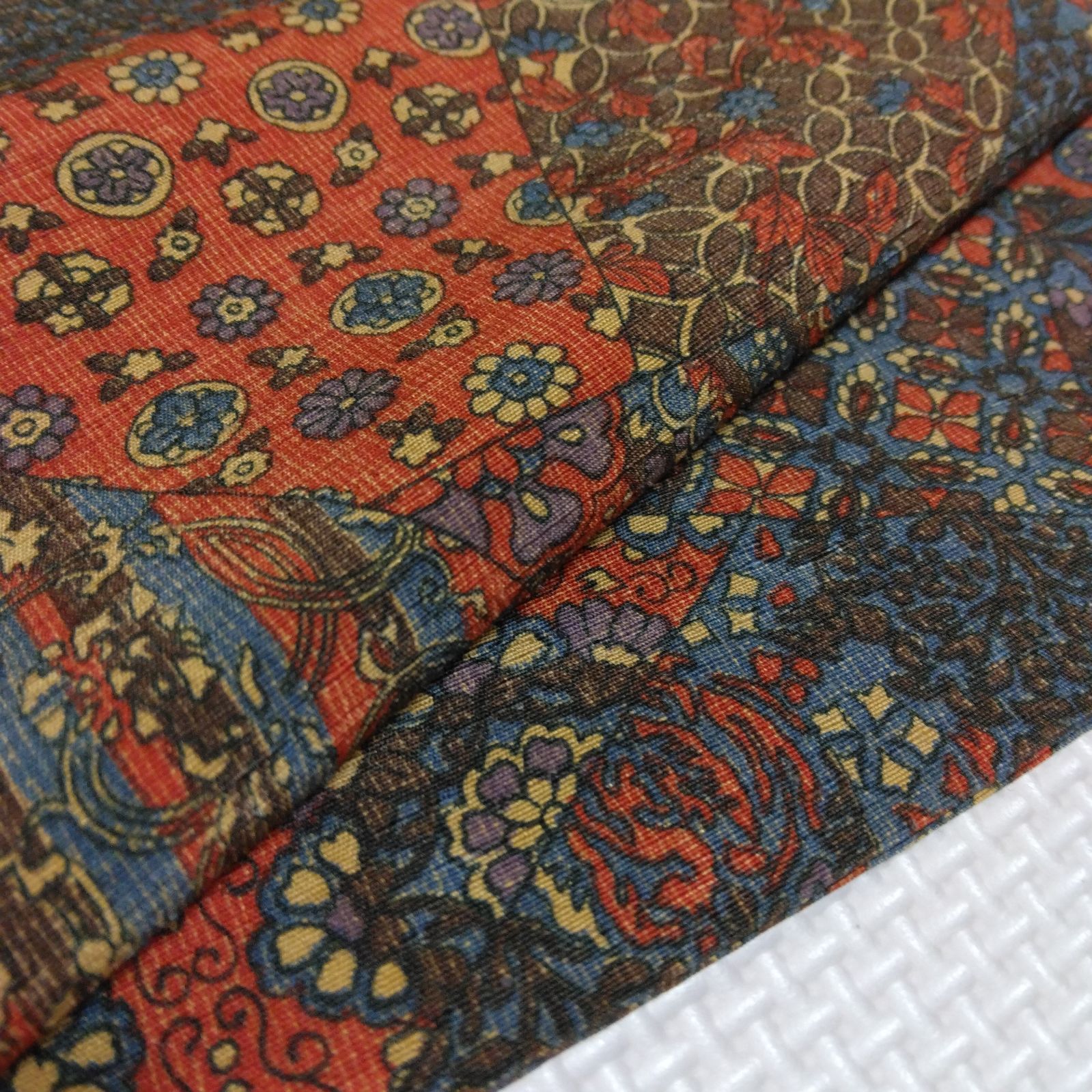 ポリエステル着物専門店in.style◆美品◆小紋着物◆単衣◆広衿◆切嵌風◆身幅広め◆裄67cm◆丈160.5cm