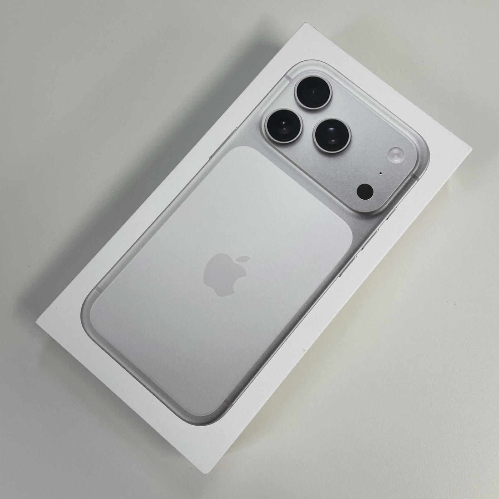 iPhone 17 Pro 512GB シルバー SIMフリー - メルカリ