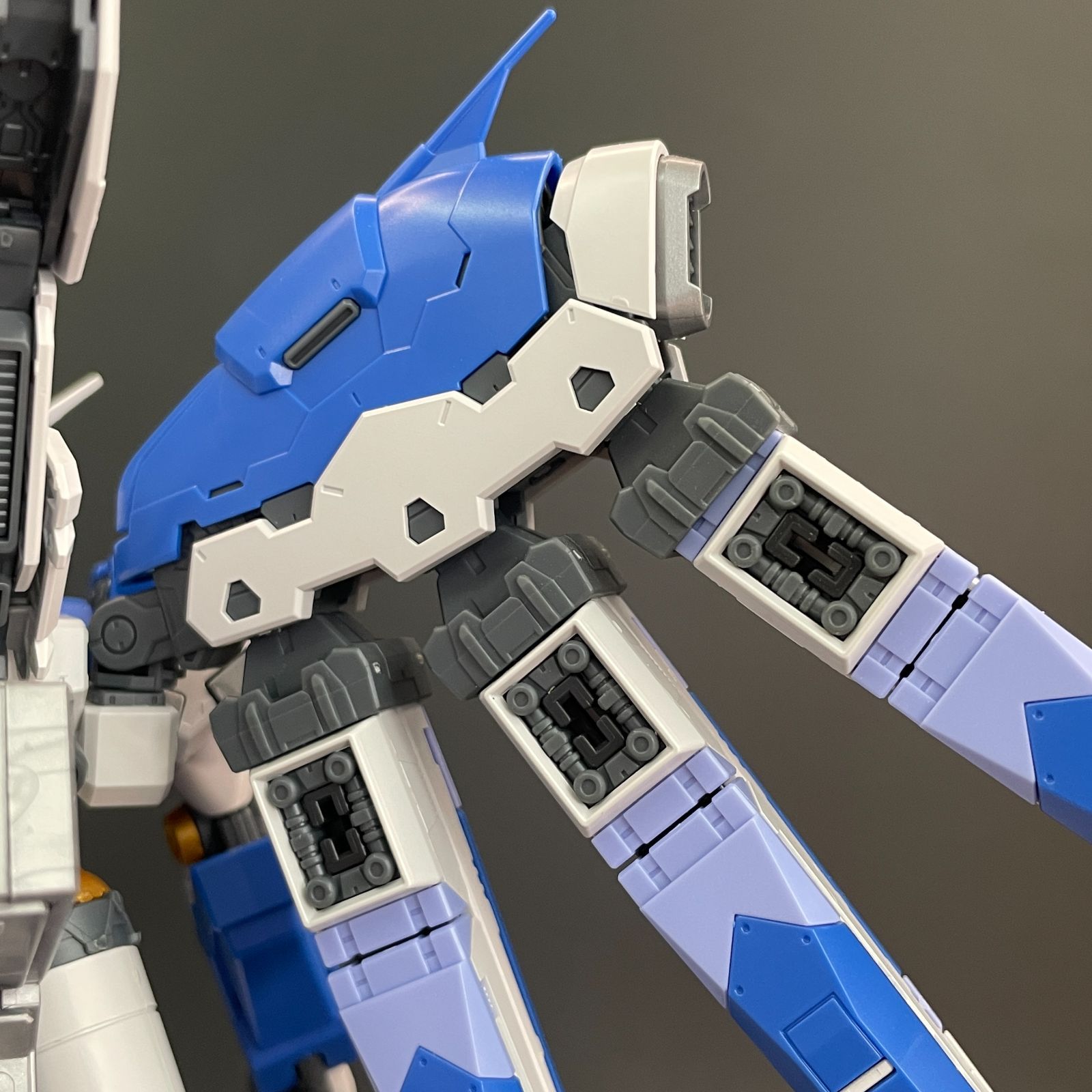 中古品】 RG 1/144 Hi-νガンダム※アクション台座おまけ付き 完成品