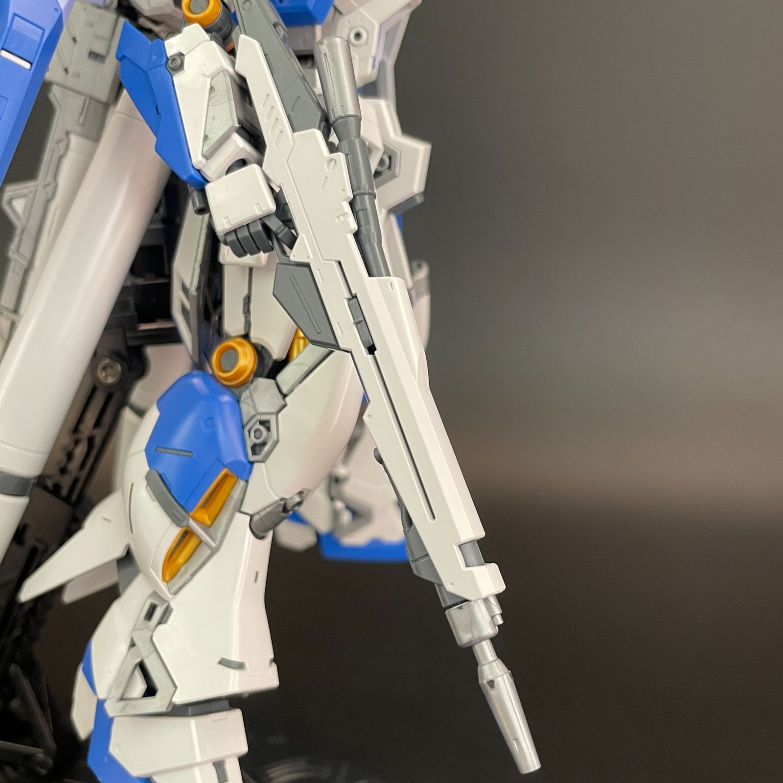 中古品】 RG 1/144 Hi-νガンダム※アクション台座おまけ付き 完成品