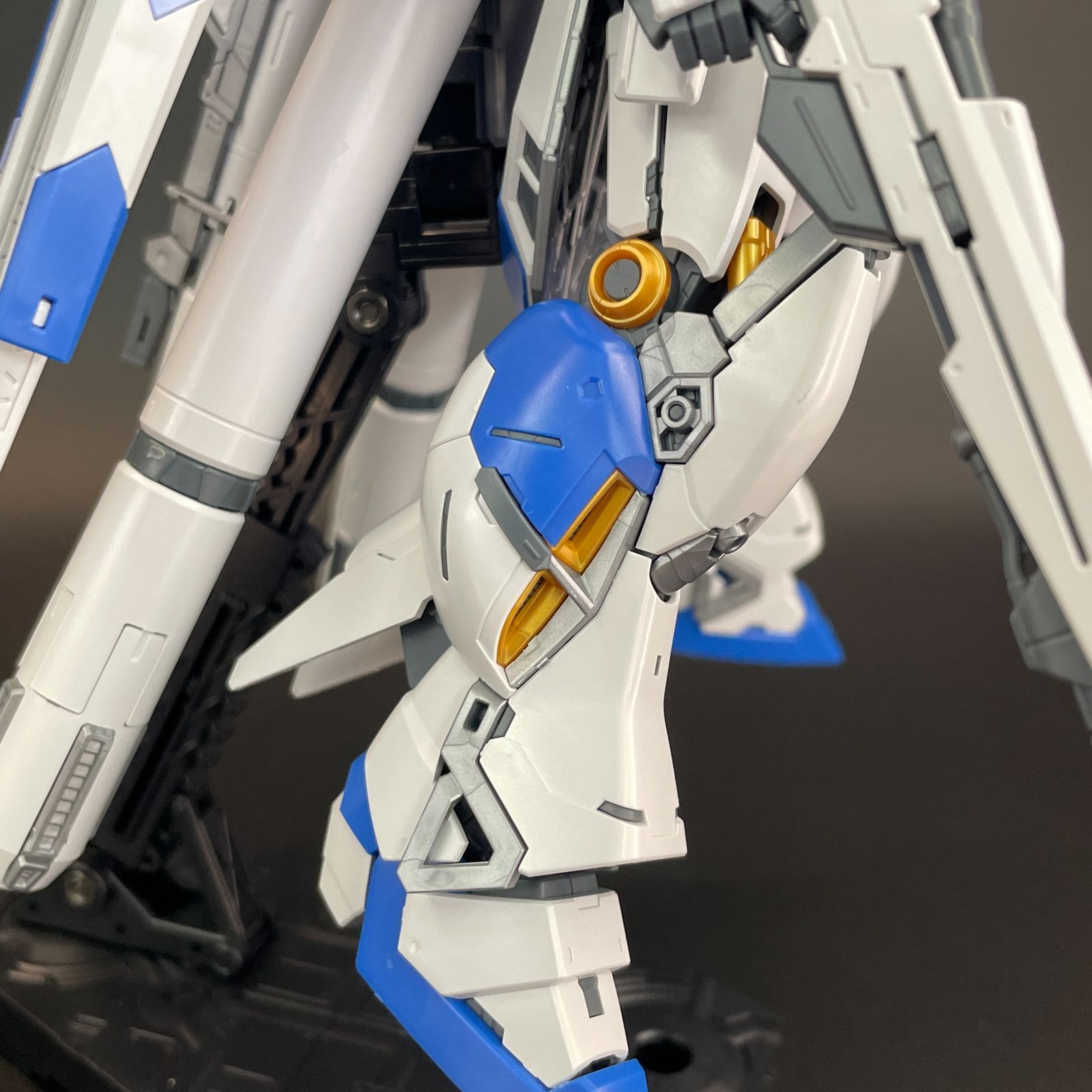 中古品】 RG 1/144 Hi-νガンダム※アクション台座おまけ付き 完成品
