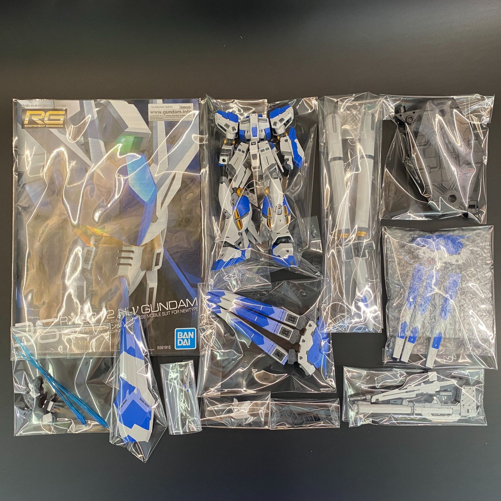 中古品】 RG 1/144 Hi-νガンダム※アクション台座おまけ付き 完成品