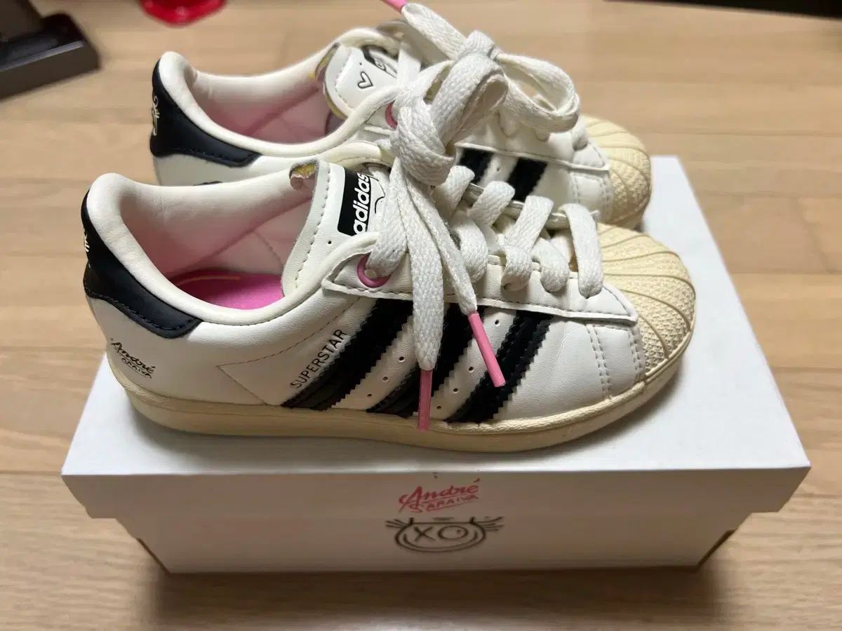 アディダス キッズ スーパースター x アンドレ サライバ クリーム 白 コア ブラック GZ アディダス キッズ スーパースター x アンドレ サライバ クリーム 白 コア ブラック GZ