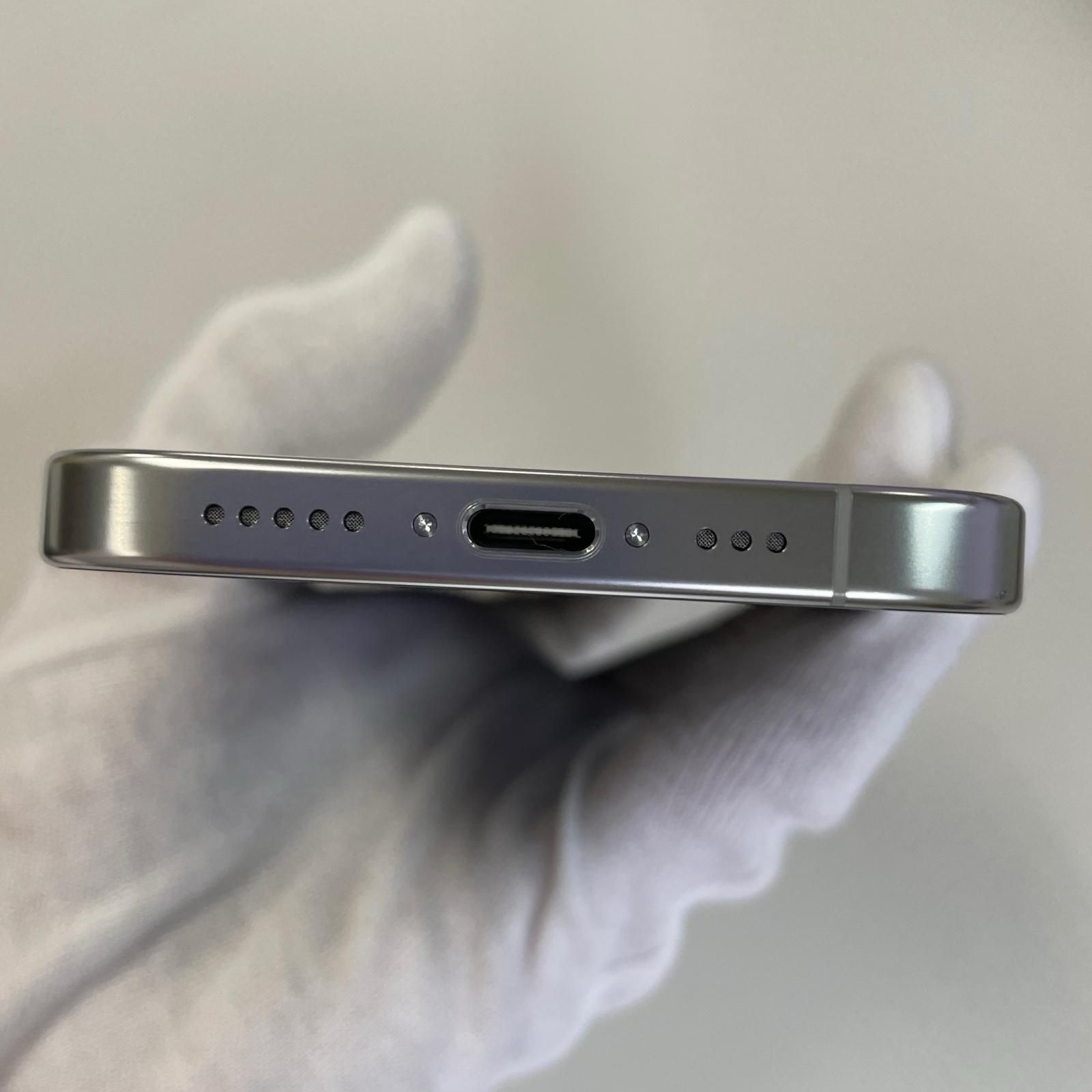 SIMフリー iPhone 16 Pro 256GB ホワイトチタニウム