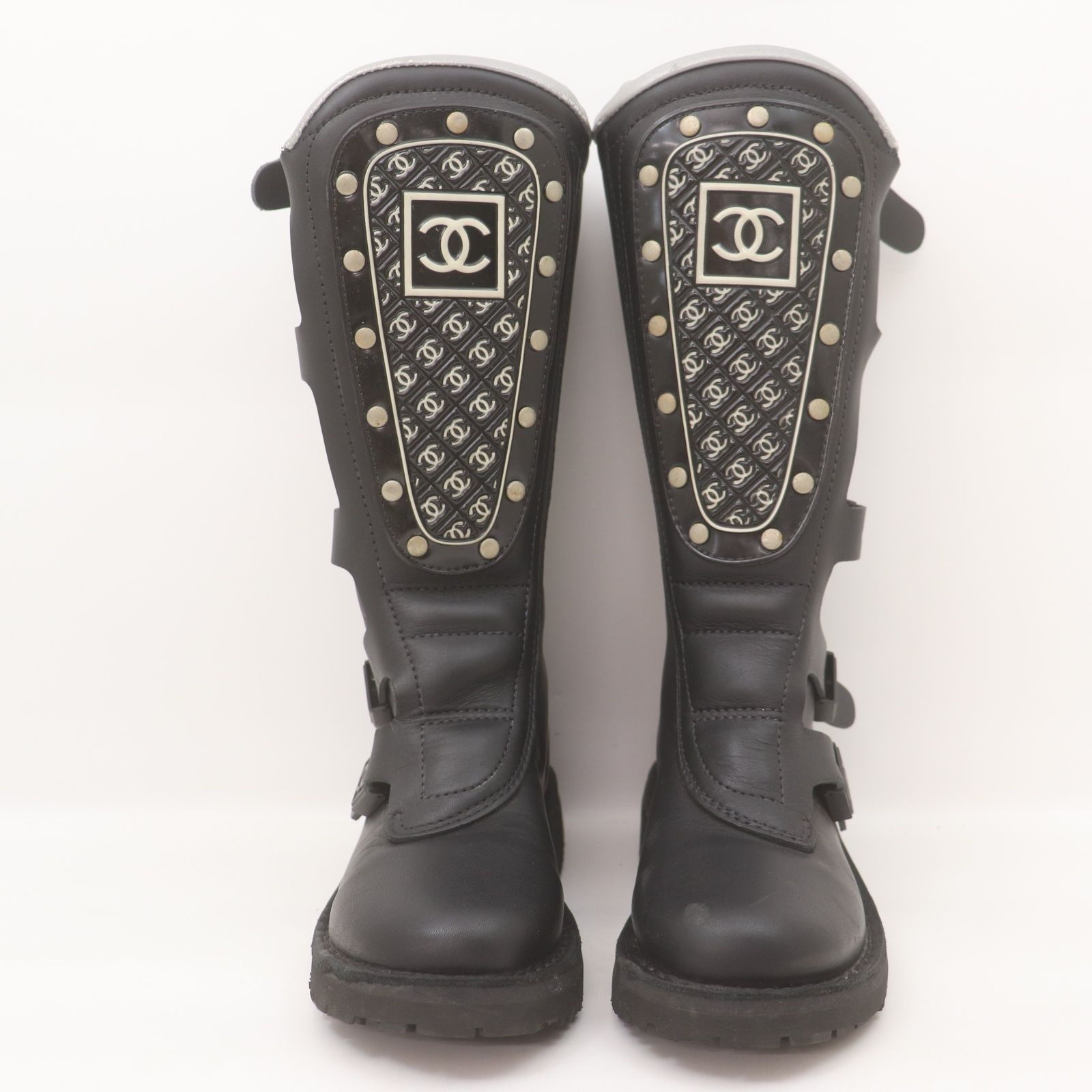 IT8ID6XJNOW0 CHANEL シャネル バイカーブーツ バイクブーツ ライディングブーツ オートバイブーツ ブラック 黒 レザー CCロゴ レディース サイズ36 IT8ID6XJNOW0 CHANEL シャネル バイカーブーツ バイクブーツ ライディングブーツ オートバイブーツ ブラック 黒 レザー CCロゴ レディース サイズ36