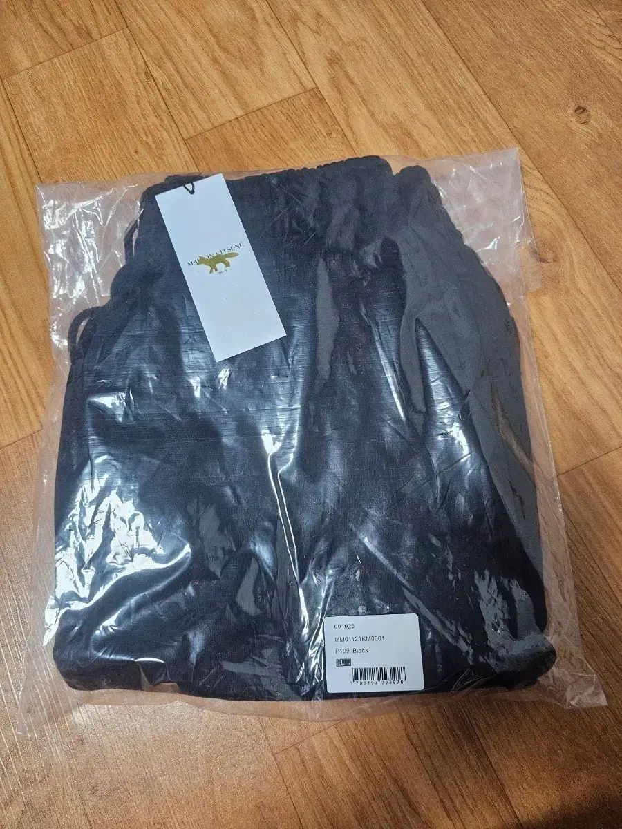 メゾンキツネ ブラック ハーフパンツ 新品 L