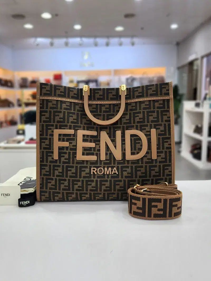 FENDI ションシャイン FF ジャカード トートバッグ 8BH372