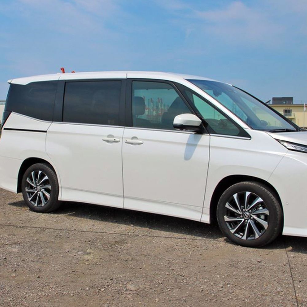 【送料無料】22年式トヨタヴォクシー/ノア90系 TOYOTA VOXY/NOAH 90系専用 ロアウインドウモール ステンレス製 光沢シルバー ドレスアップ 保護 防傷 防汚 高級感 簡単取付 貼るだけ 車種専用 304ステンレス耐久性抜群 反射