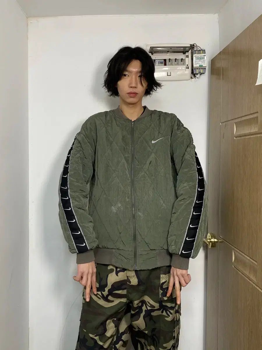ナイキ カーキ ビックロゴ オールドスクール キルティングジャケット XL